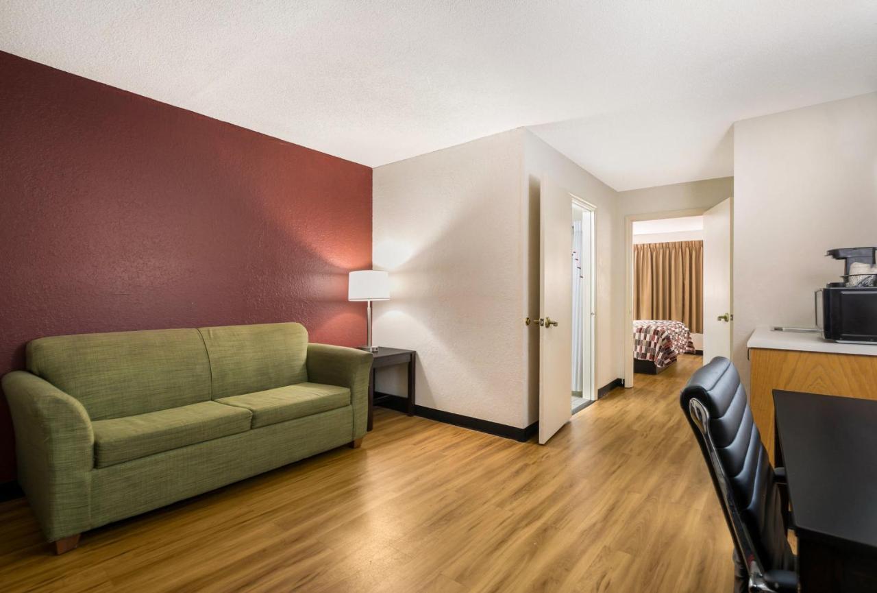 Red Roof Inn & Suites Knoxville East Bagian luar foto